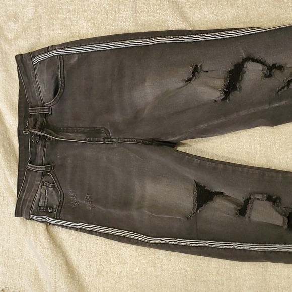 Kancan woman's gray black distressed crop stretch jeans size 27 - Picture 12 of 16